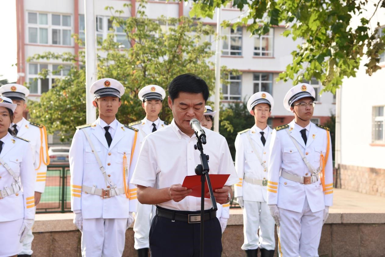 青島房產(chǎn)學(xué)校舉行“立德樹人、為人師表、清廉從教”師德倡議暨教師節(jié)宣誓活動