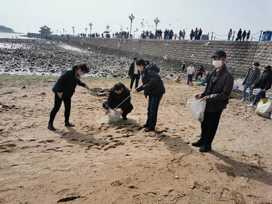 青島城發(fā)集團組織開展學雷鋒志愿服務活動